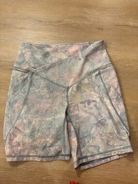 High-Rise Marble Print Women’s Bike Shorts - Pastel Green & Pink